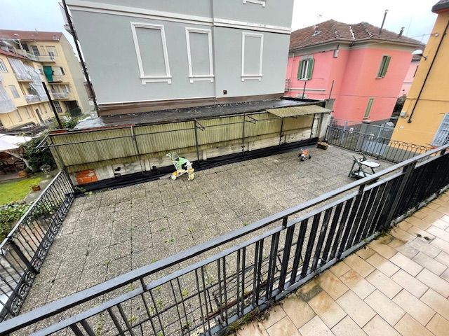 Vendita Appartamento Quattro Camere / Zona : Piazza Mentana – Pista ( AL )