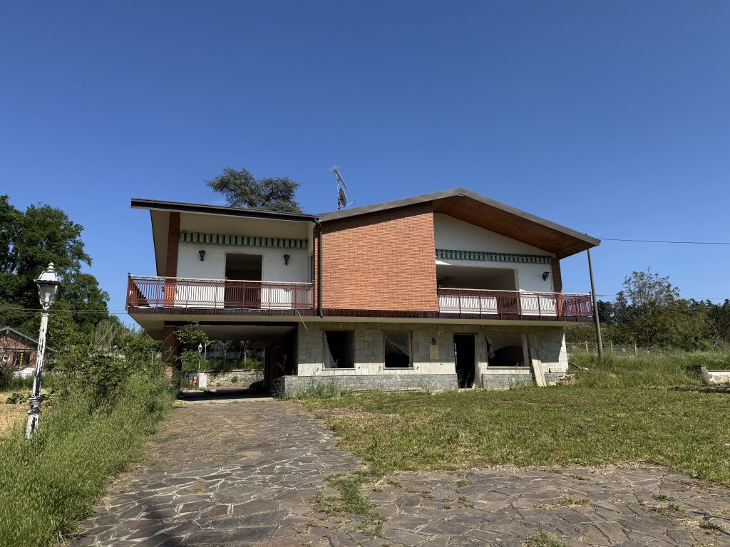 Vendita Casa Indipendente con Piscina / Zona : Valmadonna