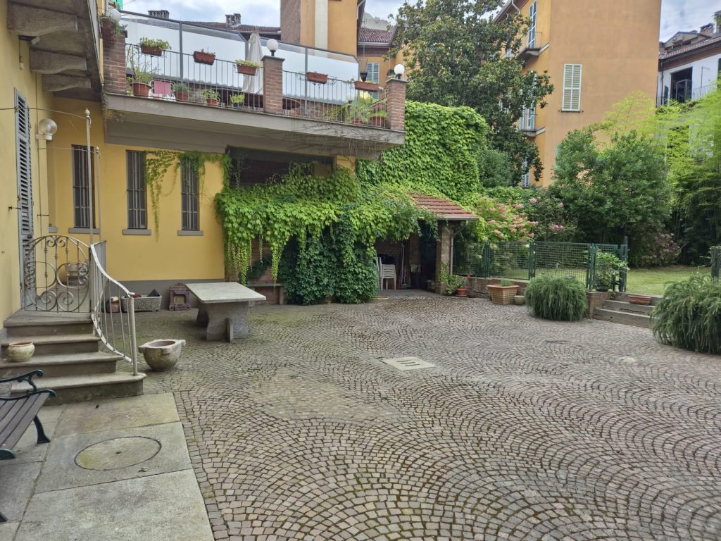 Vendita Casa Bifamiliare Indipendente in Citta con giardino privato / Zona: Centro – Piazza Garibaldi – Giardini Pubblici (AL)