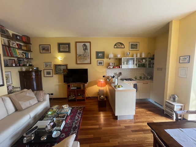 Vendita Bilocale con servizio completamente ristrutturato / Zona: Centro – Uffici Finanziari ( AL )