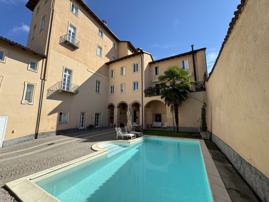 Vendita Casa di Lusso con Piscina / Zona : Pietra Marazzi