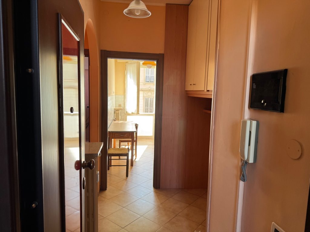 Vendita Due Camere con servizio / Zona: Centro – Piazza Matteotti – Esselunga – Biblioteca ( AL )