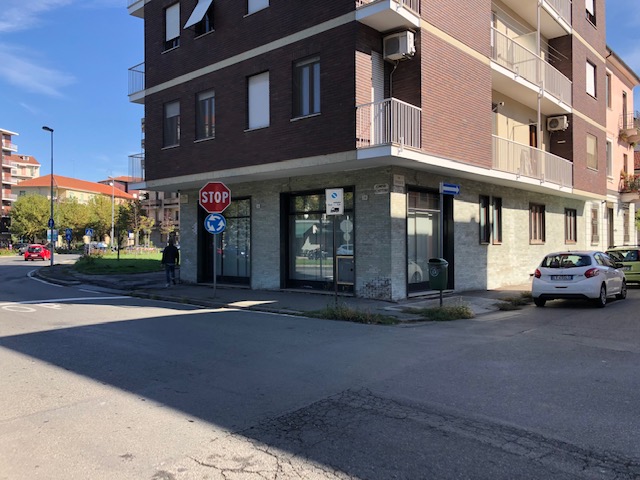 Vendita Negozio con annesso magazzino e servizi / Zona: Pista Vecchia – Piazza Mentana – Parco Borsalino – Esselunga ( AL )