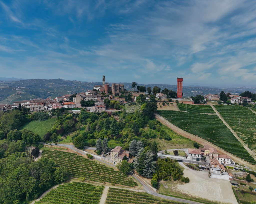 Meravigliosa Casa tra Langhe e Monferrato + Terreno