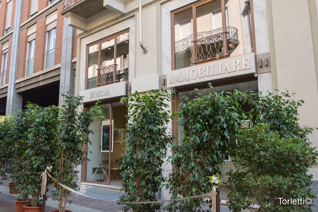 Ingresso Vetrata Agenzia Borsa Immobiliare